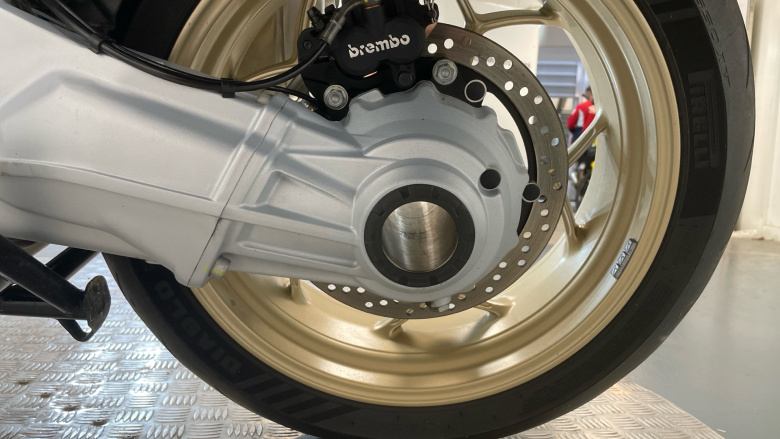 Moto Guzzi V100 Mandello S E5+ (25MY)
